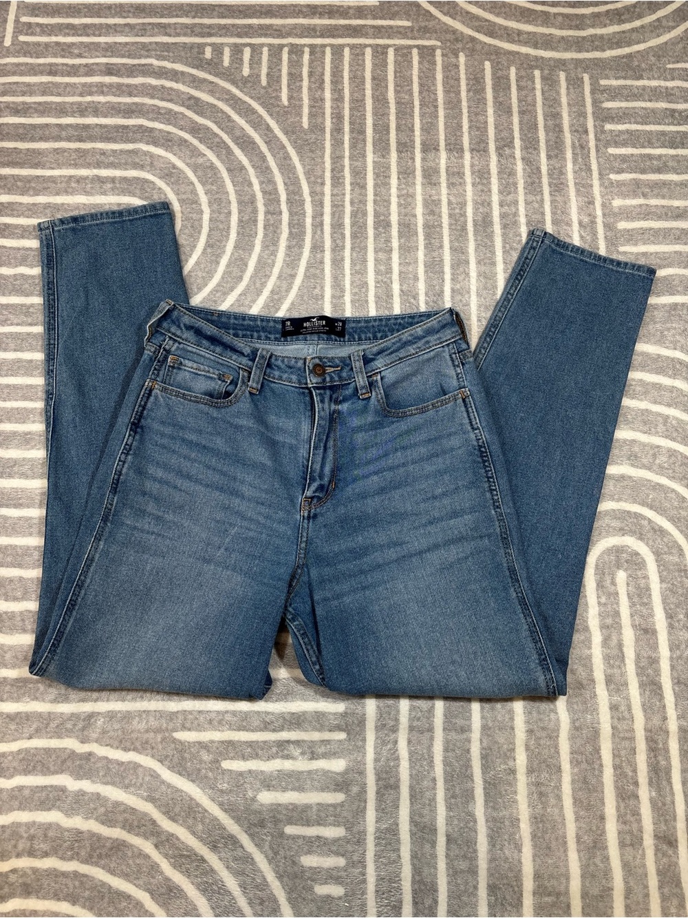 Hollister Jeans, Ultra High-Rise Mom Jeans, Medium Blue Denim, 7R, W28, 28x27 - Picture 5 of 10
